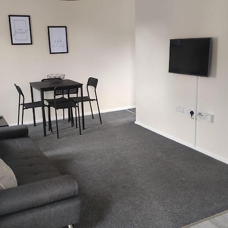 Lovely 1 Bedroom Studio Apartment - Merthyr Tydfil Buitenkant foto