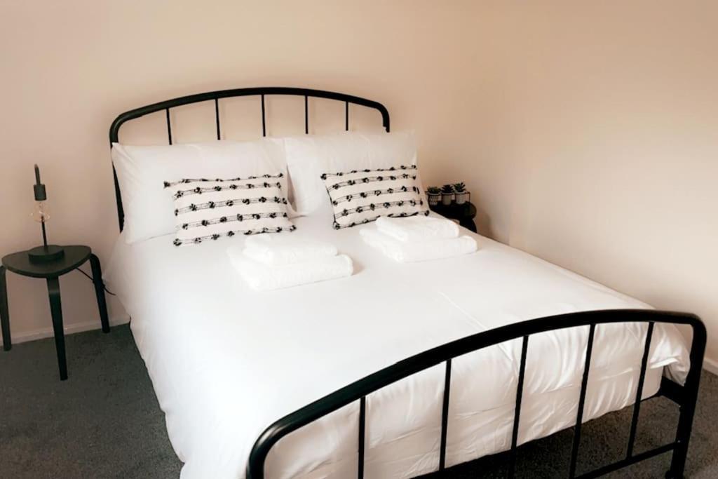 Lovely 1 Bedroom Studio Apartment - Merthyr Tydfil Buitenkant foto
