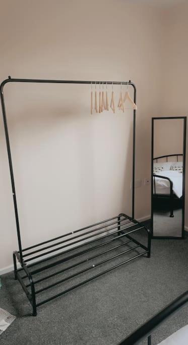 Lovely 1 Bedroom Studio Apartment - Merthyr Tydfil Buitenkant foto