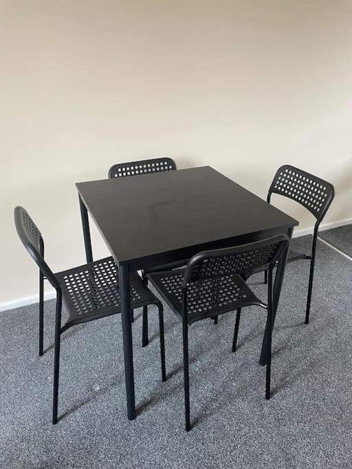 Lovely 1 Bedroom Studio Apartment - Merthyr Tydfil Buitenkant foto